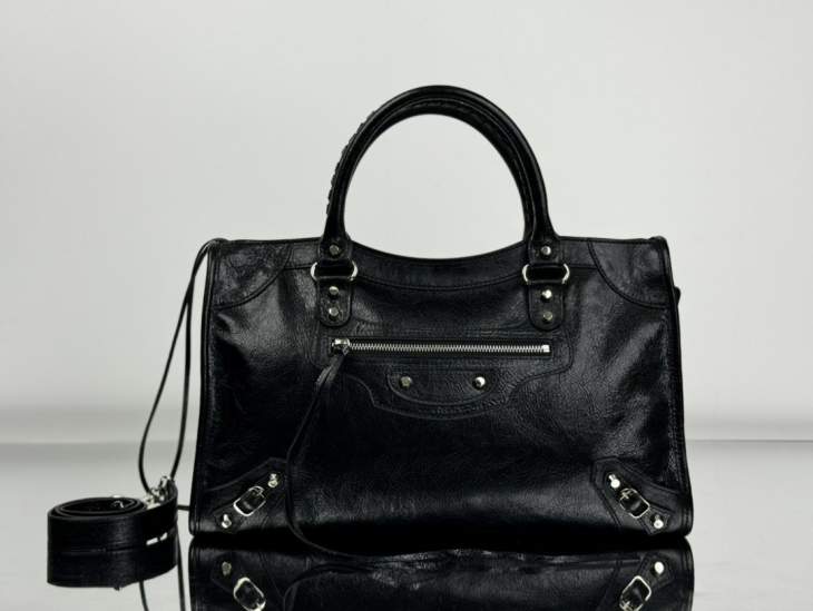 Picture of Balenciaga Handbags _SKUfw215658762fw